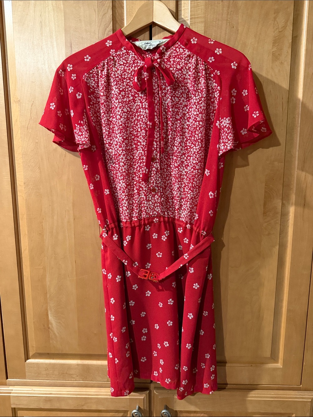 VTG Lon Maille Red Floral Tie-Neck Short Sleeve Dress